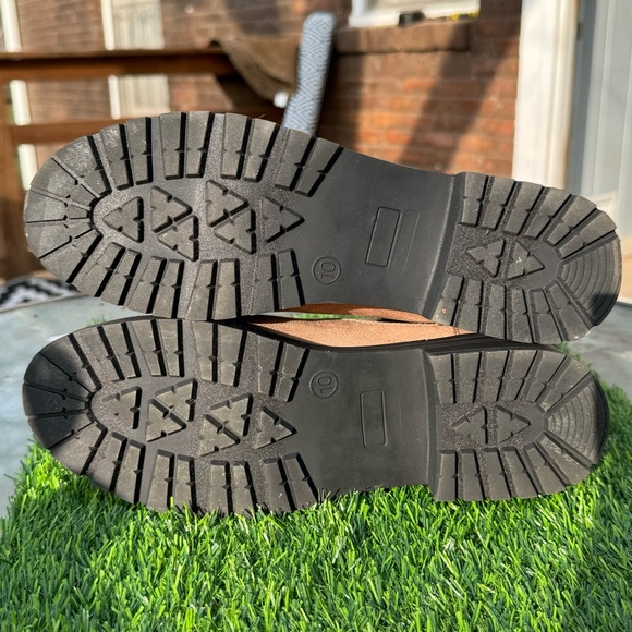 Old Navy Slip On Chelsea Boots - Picture 4 of 6